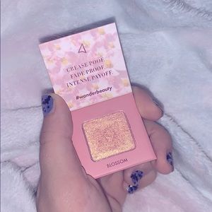 Wander beauty eyeshadow in blossom